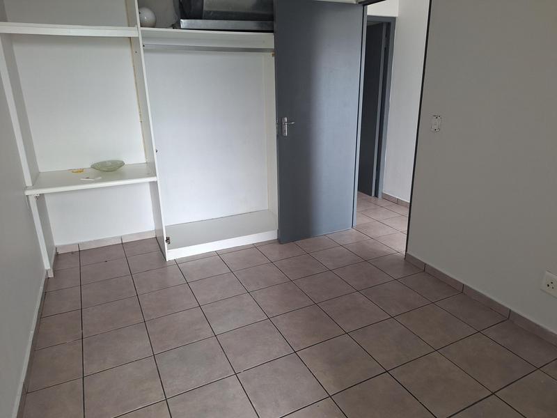 2 Bedroom Property for Sale in Goodwood Central Western Cape